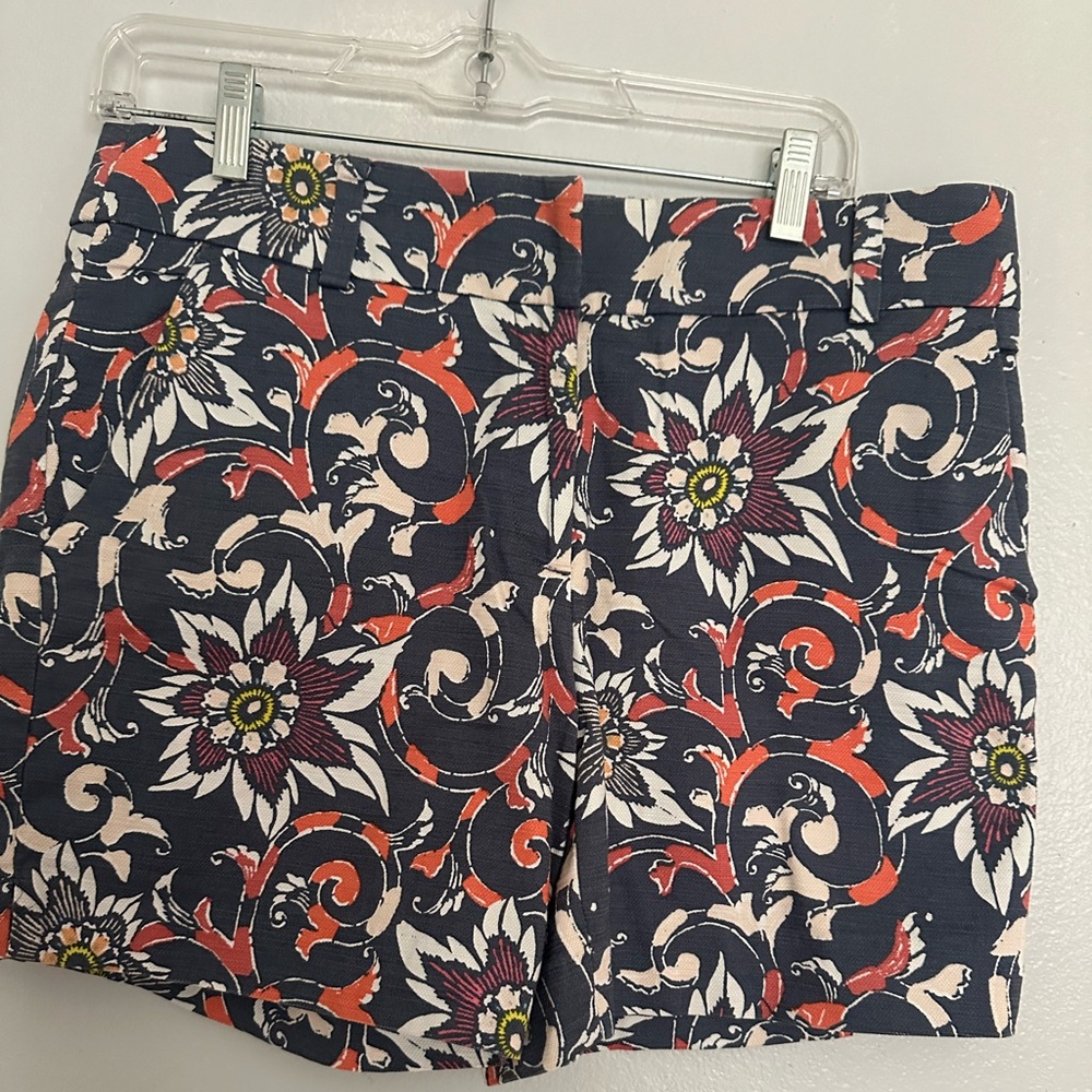 Ann Taylor floral Cotton shorts size 6